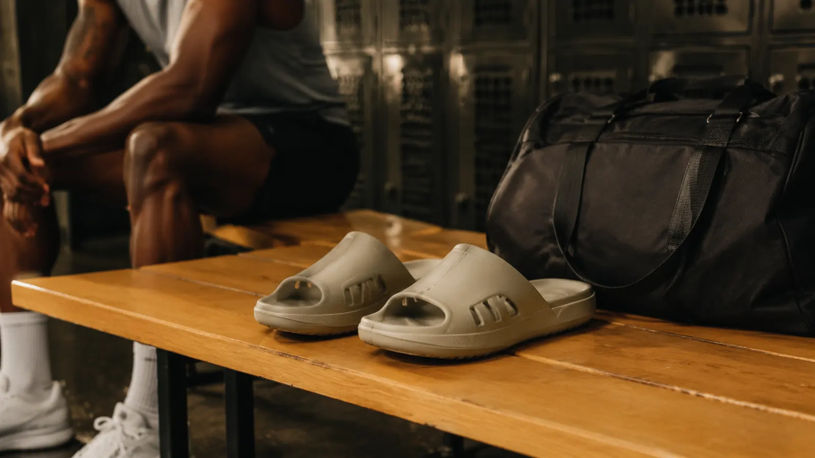 OOFOS OOahh vs Hoka Ora Recovery Slide: Which Is Better for Sore Feet After Training?